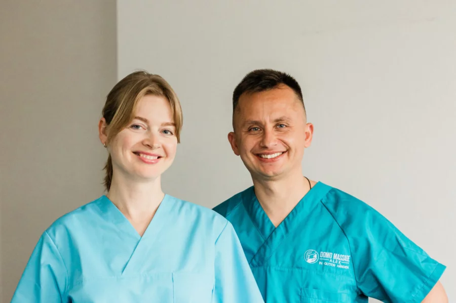Dein ganzheitliches Massageteam in Wuppertal-Ronsdorf Das Team von Domo Massage in Wuppertal-Ronsdorf – Alexander und Kollegin im Porträt